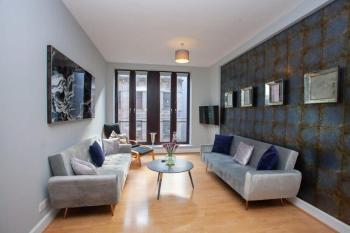 Modern and refurbished Flat in Merchant City, Glasgow (photo 4)