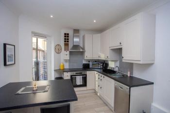 Bright Central Flat with Balcony and Free Parking, Glasgow (photo 2)