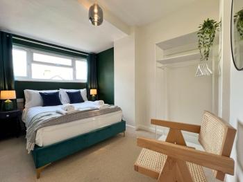 Charming Central Windsor 2 Bed Cottage Private Garden Legoland Ascot Windsor Castle Thorpe Park Heathrow Airport, Windsor (zdjęcie 2)