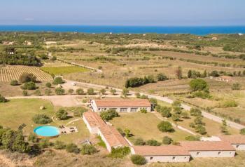 Lofts with private outdoor area and swimming-pool in Badesi, Badesi (foto 2)