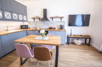Lion's Bridge boutique 2BDRM apt, top center gem, София (фото 2)