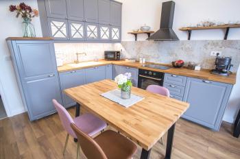 Lion's Bridge boutique 2BDRM apt, top center gem, София (фото 4)