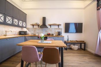 Lion's Bridge boutique 2BDRM apt, top center gem, София (фото 5)