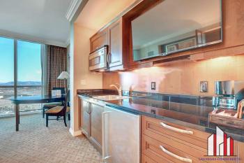 MGM Signature-28-816 Jacuzzi Studio, Las Vegas (photo 2)