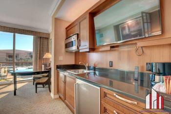 MGM Signature-02-604 Jacuzzi Studio, Las Vegas (photo 2)