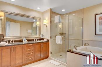 MGM Signature-Jacuzzi Studio outdoor pool WorkDesk, Las Vegas (photo 3)