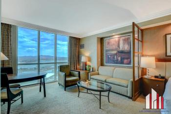 MGM Signature- Lazy River Tower 1 Jacuzzi Work desk, Las Vegas (foto 5)