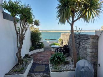 2 Bed cottage in a fantastic sea front setting, Appledore (foto 3)