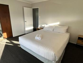 Holiday on Park Avenue, Takaka (photo 5)