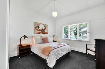 Oasis on Warrendine, Sleek & Stylish, Free Wi-Fi, Orange (photo 3)