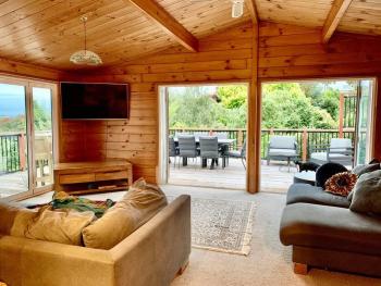 Soak in Cedar Tub, Stroll to Havelock Village, Havelock North (zdjęcie 4)