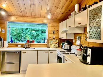 Soak in Cedar Tub, Stroll to Havelock Village, Havelock North (zdjęcie 5)