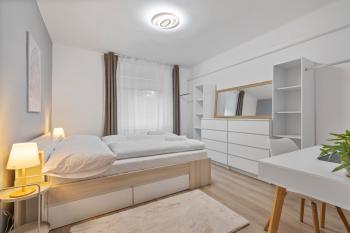 LAM Shades of Grey - AC, Bratislava (fotografie 2)