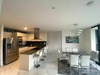 Luxury apt! Guest friendly! Great location! Jacuzzi, Gym, Security!, Medellín (foto 4)
