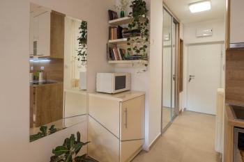 Cozy studio with a terrace near Slavija square, Sajmište (fotografie 3)