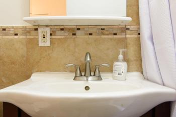 428-2E Newly furnished 2BR Prime Midtown sleeps 5, New York (Foto 2)