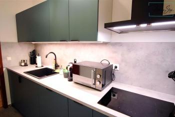 HOMELY STAY Serenity Greens - Stylisch Studio-Apartment with kitchen - 15 min from Oktoberfest -pet friendly, Múnich (foto 5)
