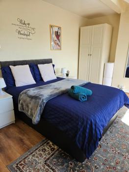 Homely double bed, TV, Wi-Fi and garden, Leeds (Foto 2)