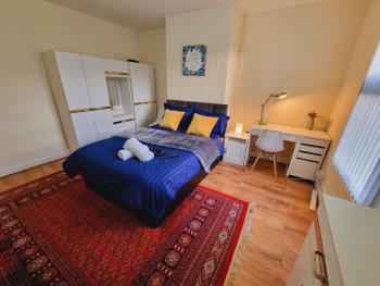Bright sunny, double bed with garden, TV and Wi-Fi, Leeds (Foto 5)