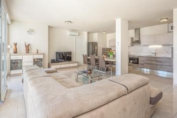 AP 6+2 in one of the most luxury building in Omis, Omiš (fotografie 3)