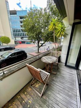 Cosy City Centre studio w/ balcony, Auckland (photo 3)
