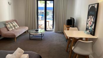 Cosy City Centre studio w/ balcony, Auckland (photo 4)