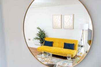 Exclusive Apartment - Free Parking -WiFi Netflix- Juliet Balcony -Fully Equipped for Extended Stays, Leeds (Foto 2)