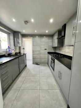 Double Room E13, London (photo 5)