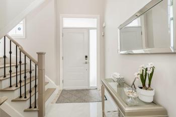 Bright 4 BR Family Home , Sleeps 8, Near Wonderland and Vaughan Mills, Вон (фото 3)