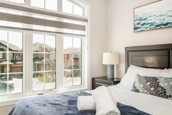 Bright 4 BR Family Home , Sleeps 8, Near Wonderland and Vaughan Mills, Вон (фото 2)