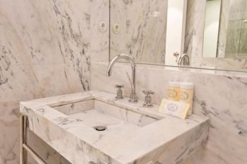 Boutique Rentals- THE CLéRiGoS Apt w/ patio, Porto (foto 4)