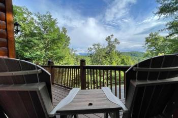 Summit Up - Romantic Private Cabin | Hot Tub | Mtn Views, Pets, Севьервилл (фото 2)