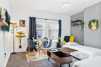 Amazing Family Apartment, Sleeps 6, Cot, Work desk, Birmingham (photo 2)