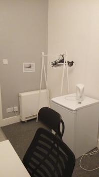 Single Room with Private Bath Free Street Parking Near LFC No Breakfast, Liverpool (photo 5)