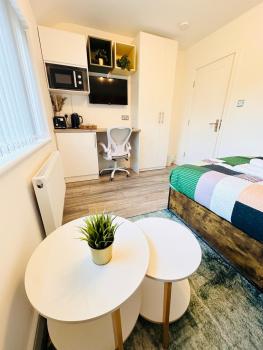 R-4 Newly Renovated Private self contained Room in Selly Oak Birmingham with own Kitchenette and shared bathroom between two rooms, Birmingham (foto 3)
