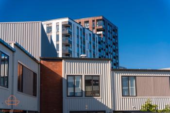 Modern Townhouse Close to City with Full Kitchen - Ellerslie, Окленд (фото 2)