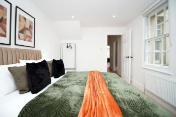 Bath Views at Kingsmead Flat, Bath (photo 2)