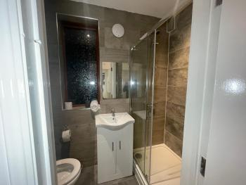 5 Bed Haven - Off Street Parking - Pool Table, Welling (foto 3)