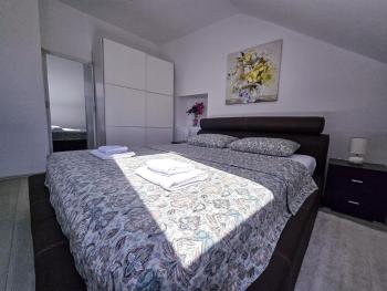 Stone House Varos Apartments, Split (photo 3)