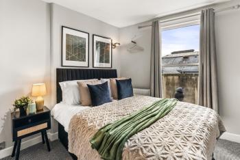 Modern Apartment in the Heart of Bath, Bath (photo 2)