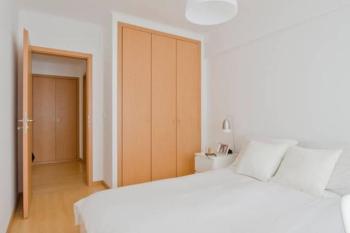 NEW Home Office - Free Wifi & Parking - Self Check-in - Daikin Airco, Lisbonne (photo 3)
