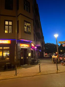 Stylish 2-room Apartment with Balcony Next to East Side Gallery, Berlín (foto 4)