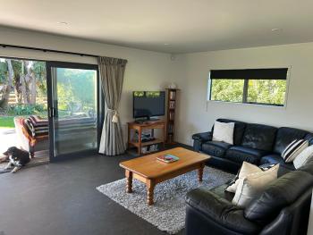 Hosts on the Coast Retreat 34, Whitianga (photo 3)