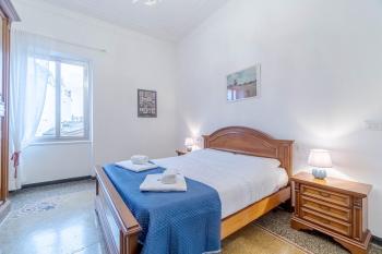 GuestHost - Genova San Fruttuoso Vintage & Roomy Flat, Janov (fotografie 2)