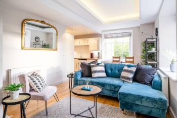 Fantastic, Spacious 2 Bedroom Apartment in Converted Chapel, Bath (photo 2)