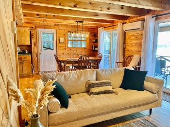 Knotty Pines 4 Bedroom with Waterfront Views, Chelmsford (photo 2)