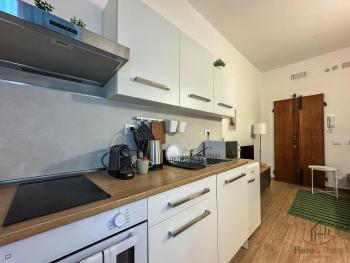 New Modern Apt - Treni 10min - Hiper WiFi - AC, Janov (fotografie 2)