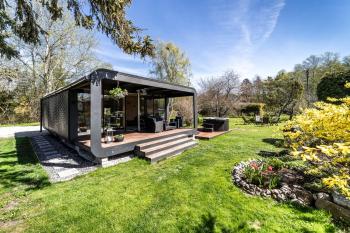 A tiny house with a garden and a hot tube, Pringi (photo 2)