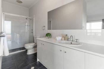 Oceanview at Encounter - 4BR Family Escape, Encounter Bay (photo 4)