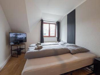 Rathausblick – Moderne Ferienwohnung mit 2 Schlafzimmern, Küche, Bad, Waschmaschine & Trockner mitten in der Innenstadt, Lipsko (fotografie 3)